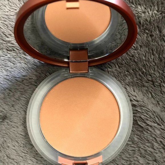 Clinique True Bronze Pressed Powder Bronzer - Picture 1 of 3